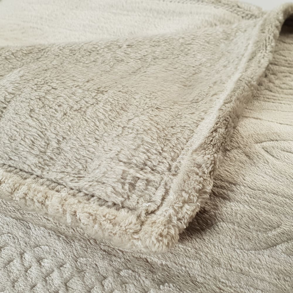 Manta coralina gris detalles en relieve muy suave 220x160 cm - Maisons du Monde