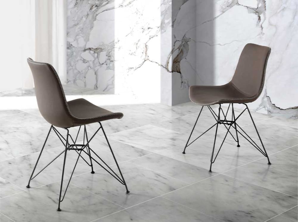 Set 2 sillas de comedor en polipiel marron y costura blanca 52x56x82cm - Maisons du Monde