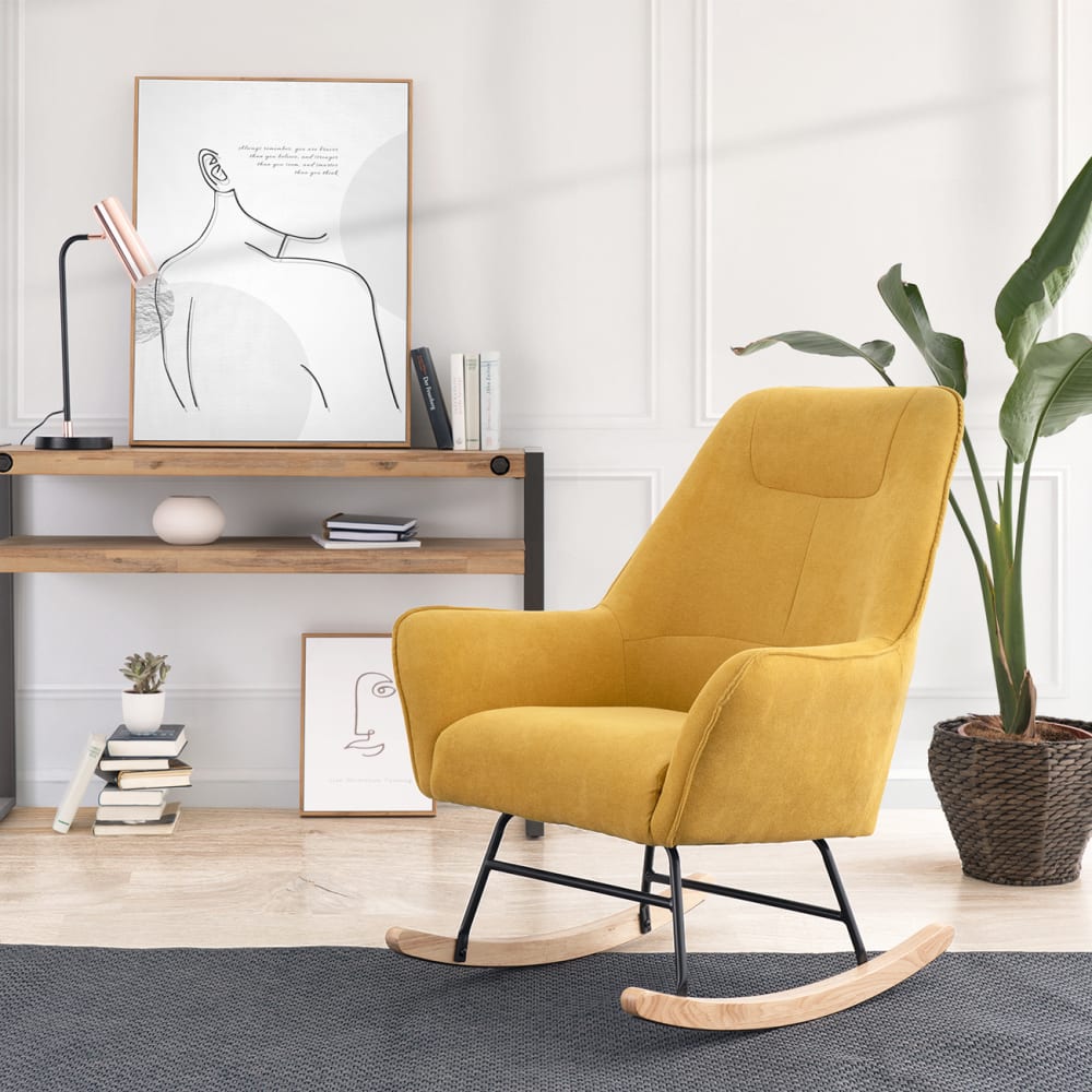 Sillón mecedora tapizado mostaza y patas de roble. - Maisons du Monde