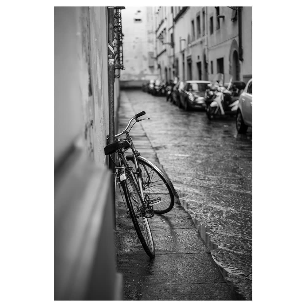 Tableau impression sur toile vélo appuyé contre le mur 60x90cm