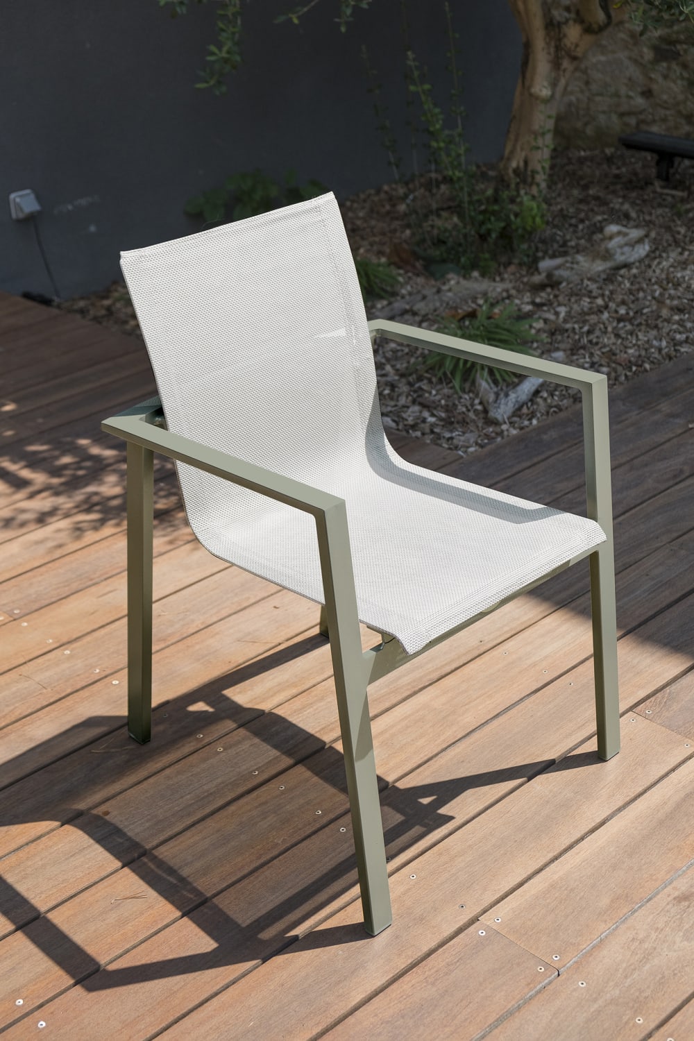 Fauteuil de jardin empilable en alu et toile plastifiéee