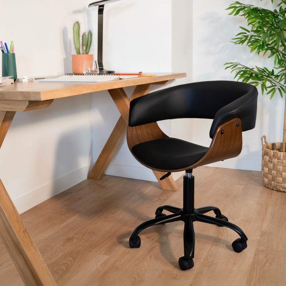 Sedia girevole con rotelle in legno e pu nero - Maison Pavane