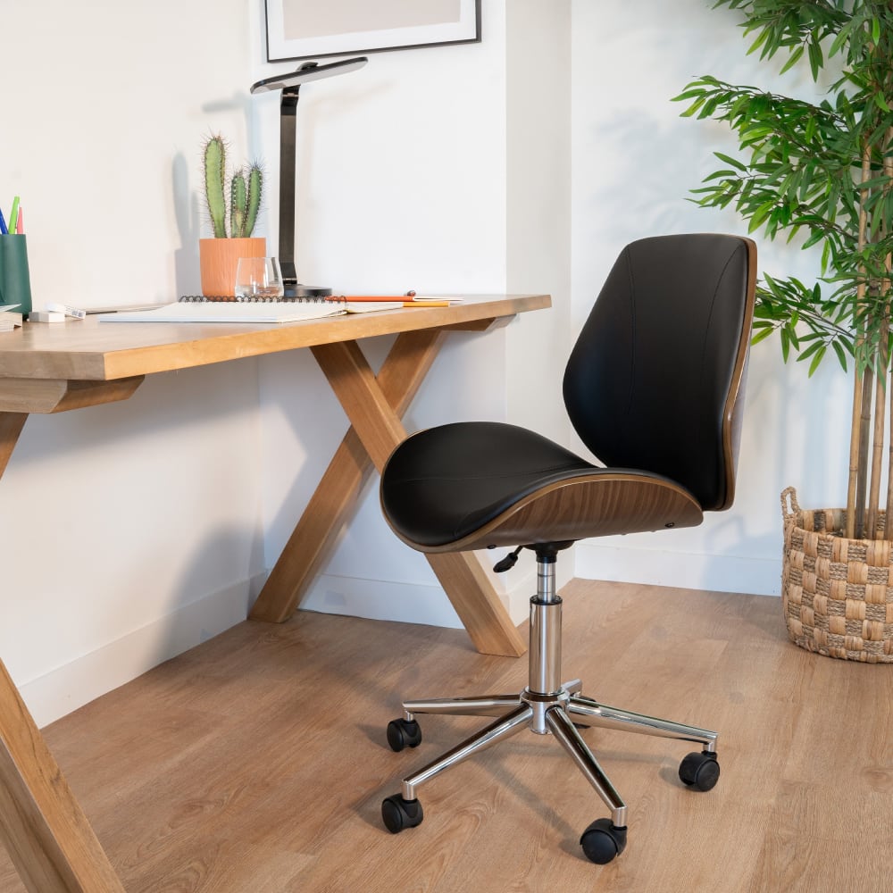 Silla de oficina de madera con ruedas en pu negro - Maisons du Monde