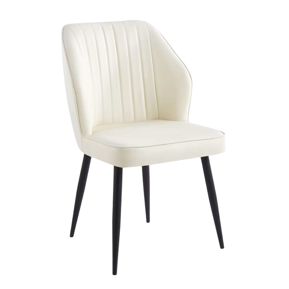 Silla en color beige de estilo boho en polipiel