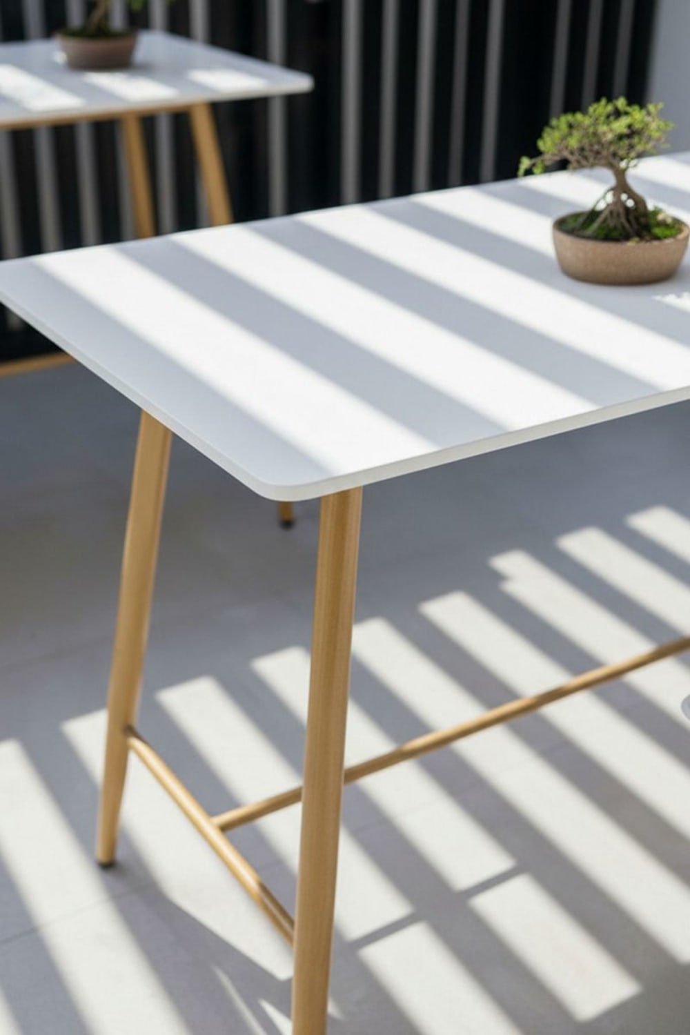Mesa de comedor en acero reforzado blanca para 4-6 personas - Maisons du Monde