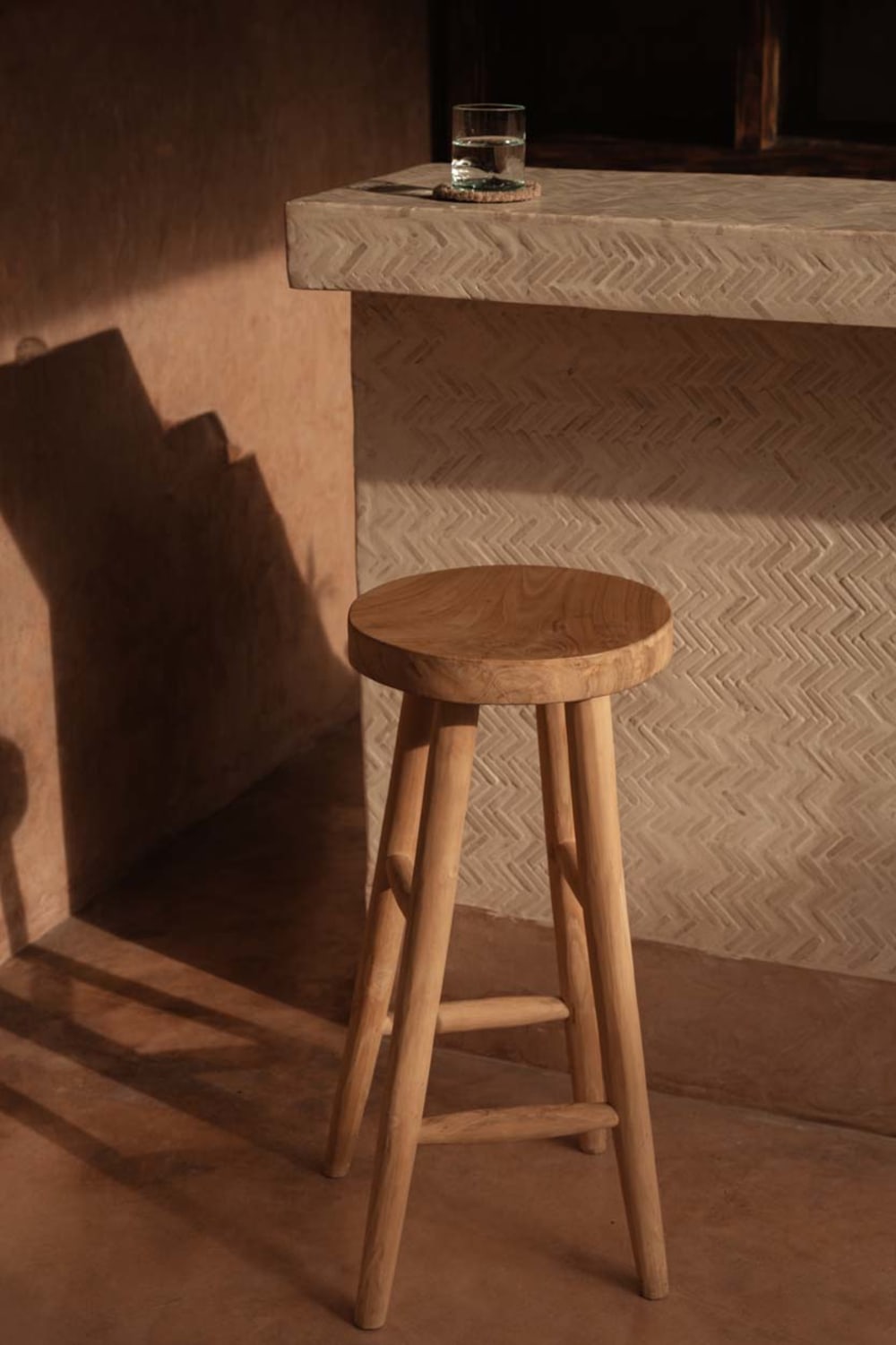 Tabouret de bar en bois de teck de couleur marron 35 x 35 x 75 cm