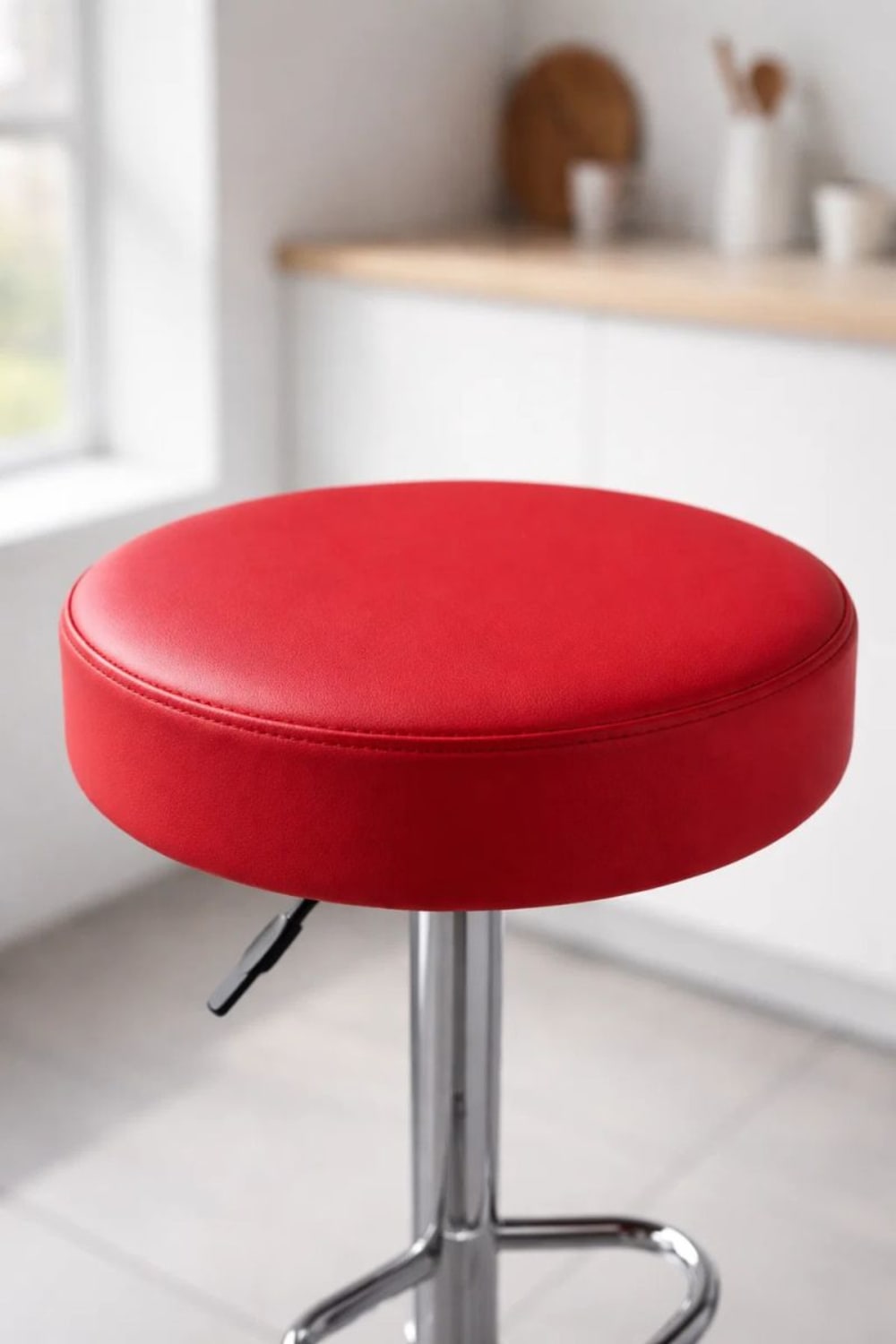 Taburete rojo vanguardista en polipiel - Maisons du Monde