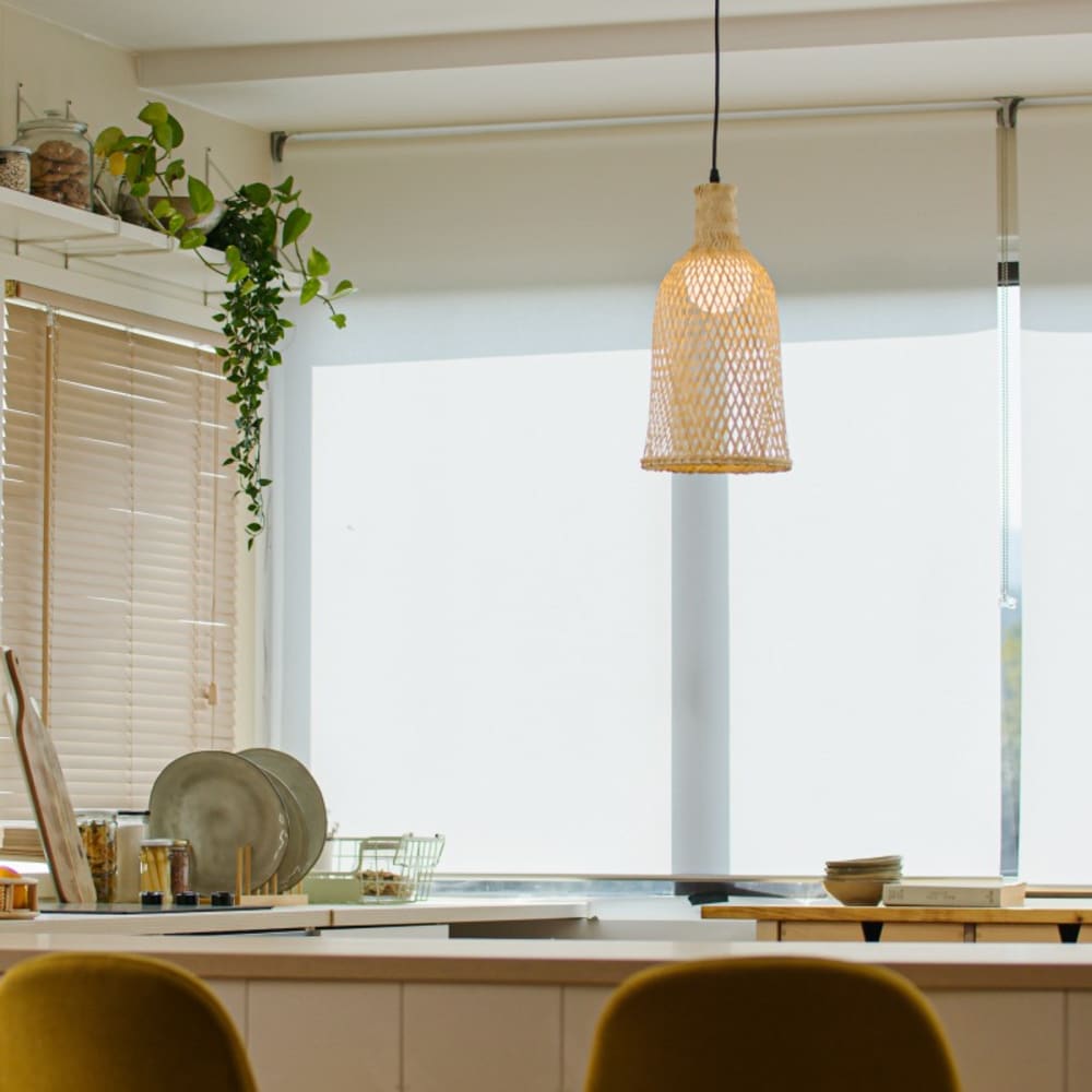 Suspension en rotin tressé et métal noir 21cm - Maisons du Monde