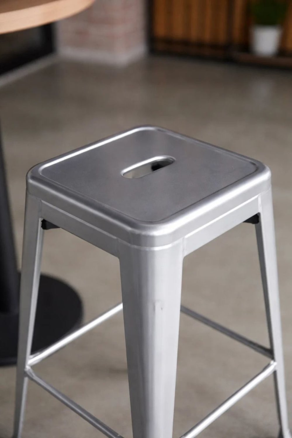 Taburete gris metalizado industrial en acero reforzado - Maisons du Monde