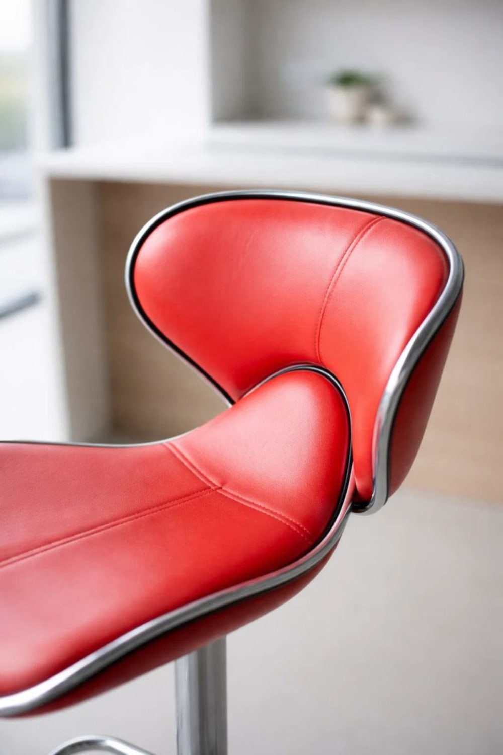Taburete rojo vanguardista en polipiel - Maisons du Monde