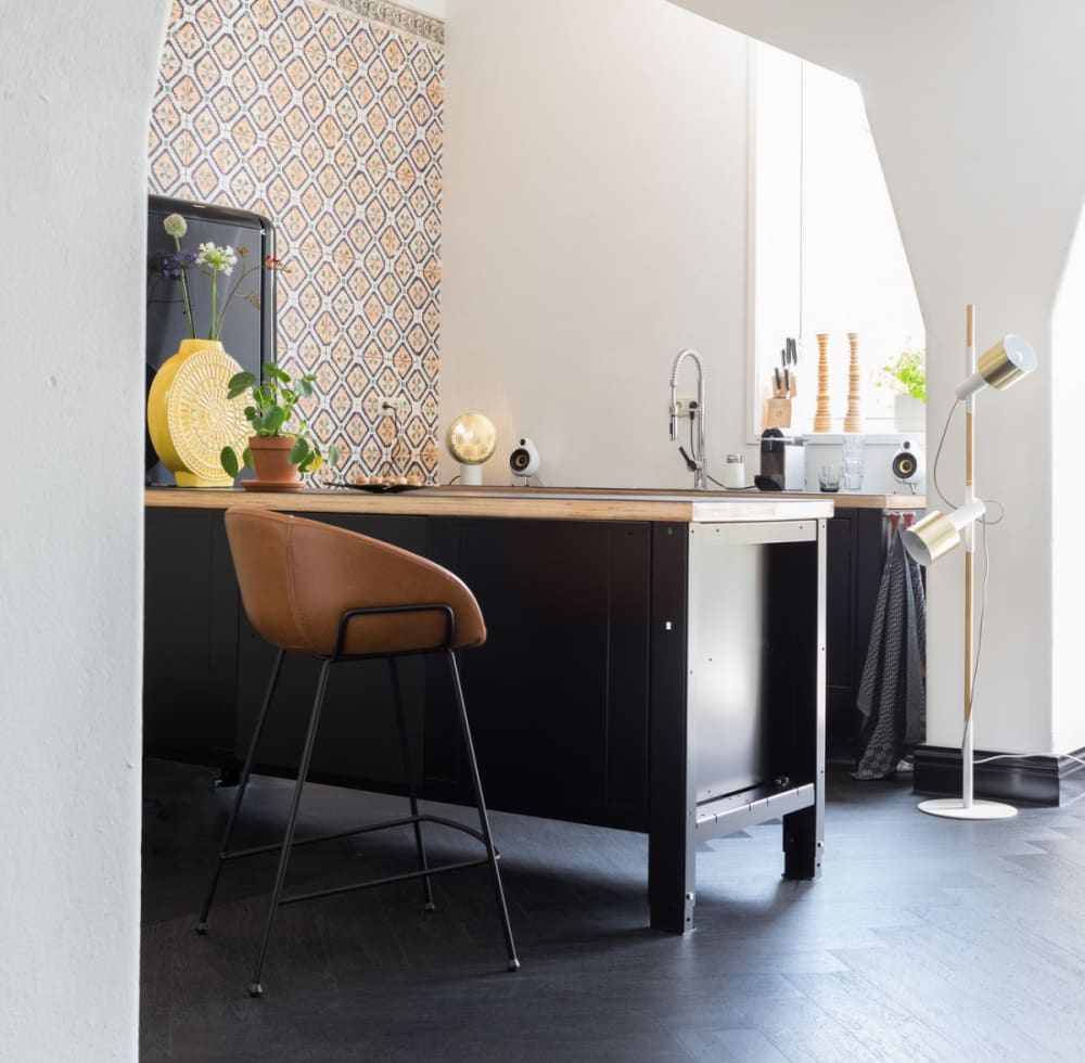 Sillón de bar de polipiel marrón con respaldo feston - Maisons du Monde