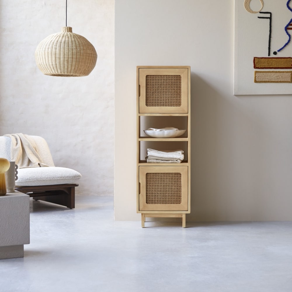 Tikamoon Hoher Bücherschrank aus Ulme und Rattangeflecht style exotic Beige Holz