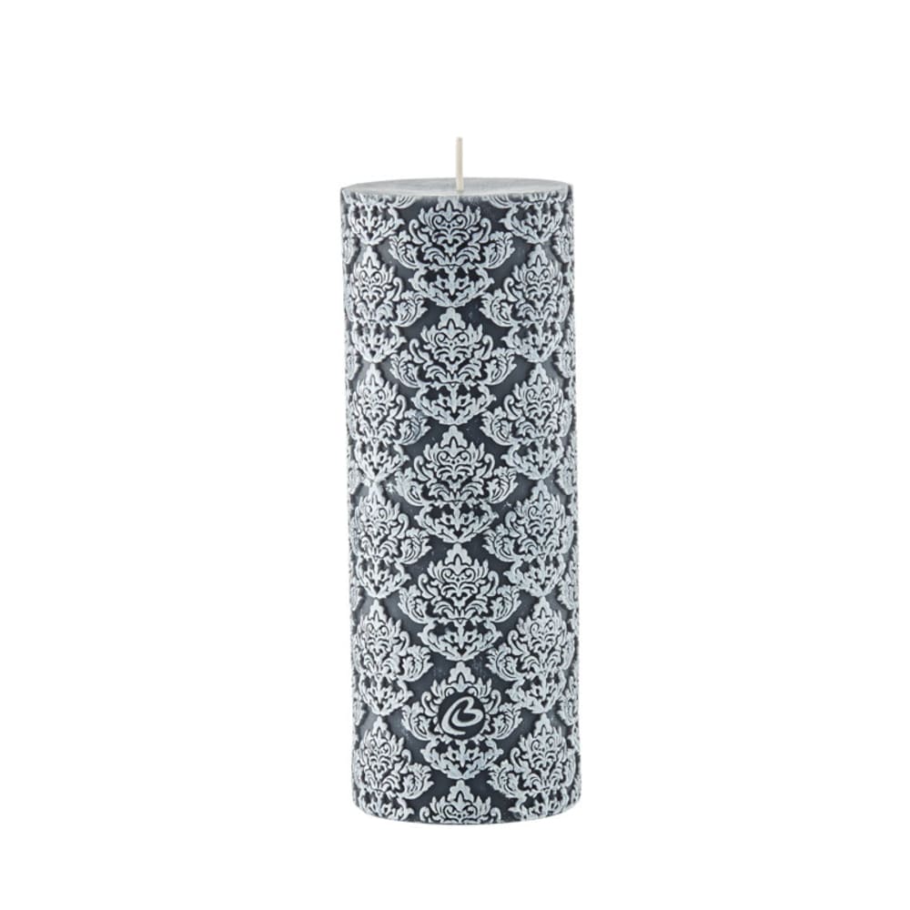 LENE BJERRE Achill-Kerze – L7,5 x B7,5 x H20 cm – Grau – Paraffin – Gewicht 0,71 kg – Marke: Lene Bjerre Brenndauer: 60 Stunden – Handgemacht Grau