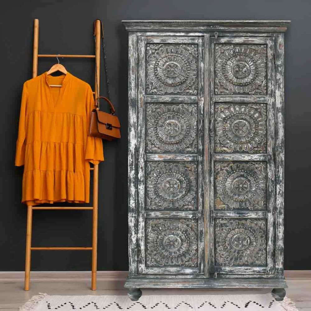 Armario de madera acabado artesanal - Maisons du Monde