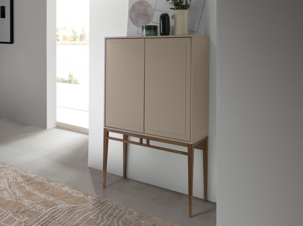 Credenza alta alta in legno grigio e noce - Angel Cerda