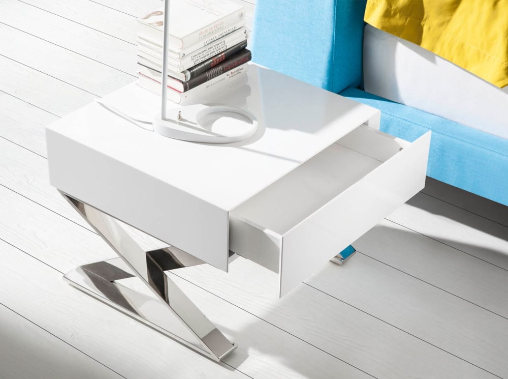 Table de chevet en bois blanc et acier chromé