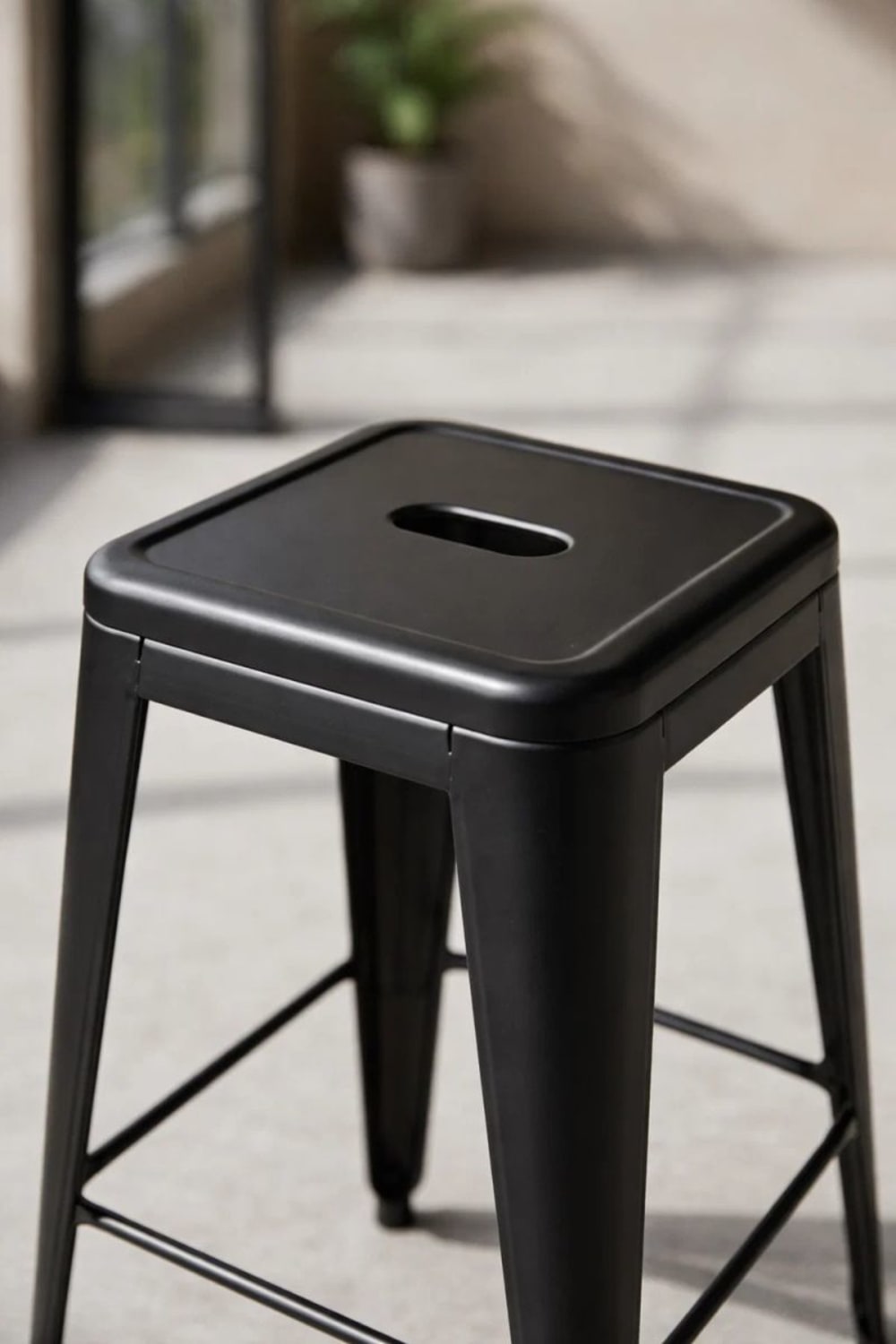 Taburete negro mate industrial en acero reforzado - Maisons du Monde