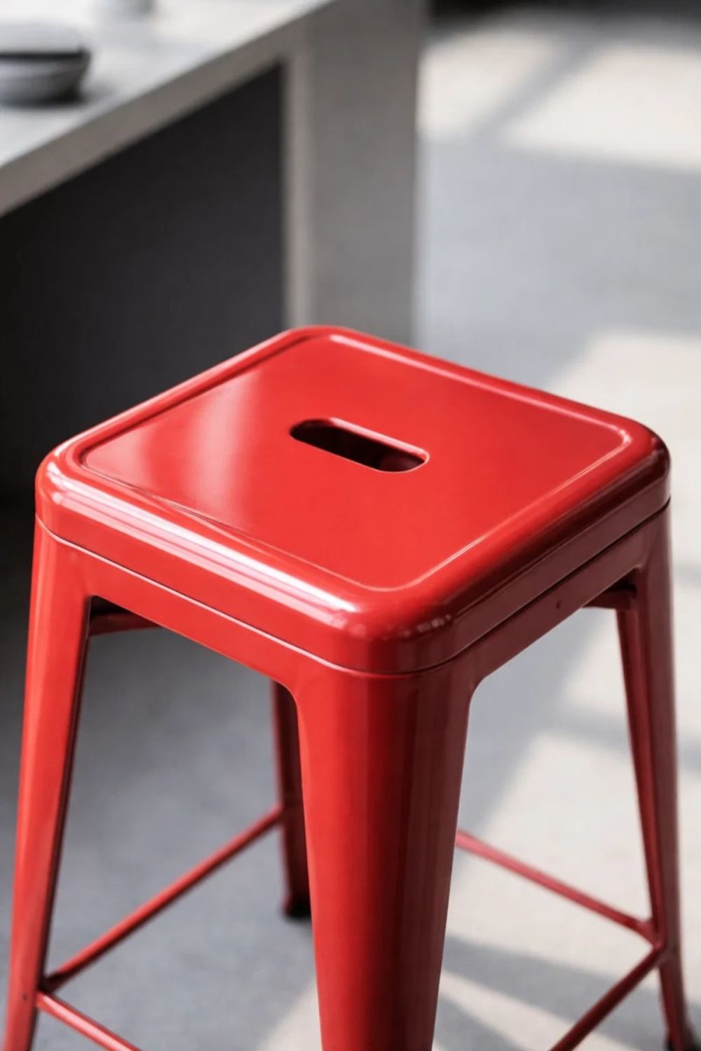 Taburete rojo vintage en acero reforzado - Maisons du Monde