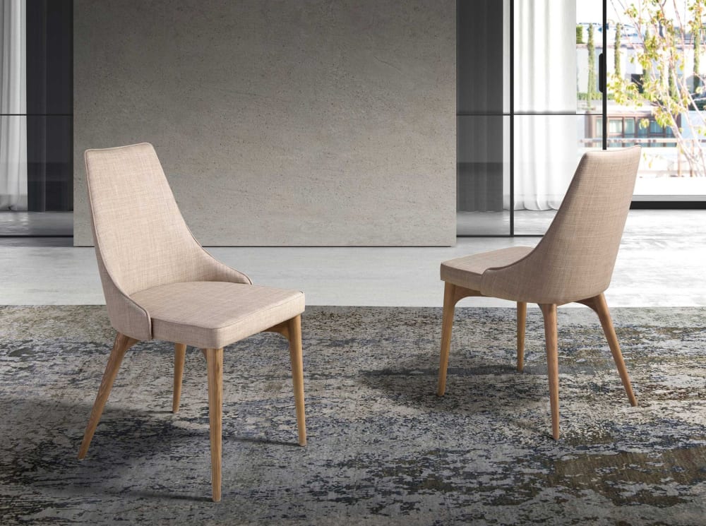 Sedia rivestita in tessuto con gambe in legno color noce - Angel