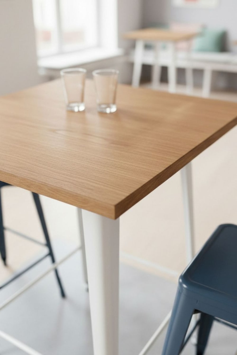 Mesa de madera y acero reforzado para 4-6 personas - Maisons du Monde