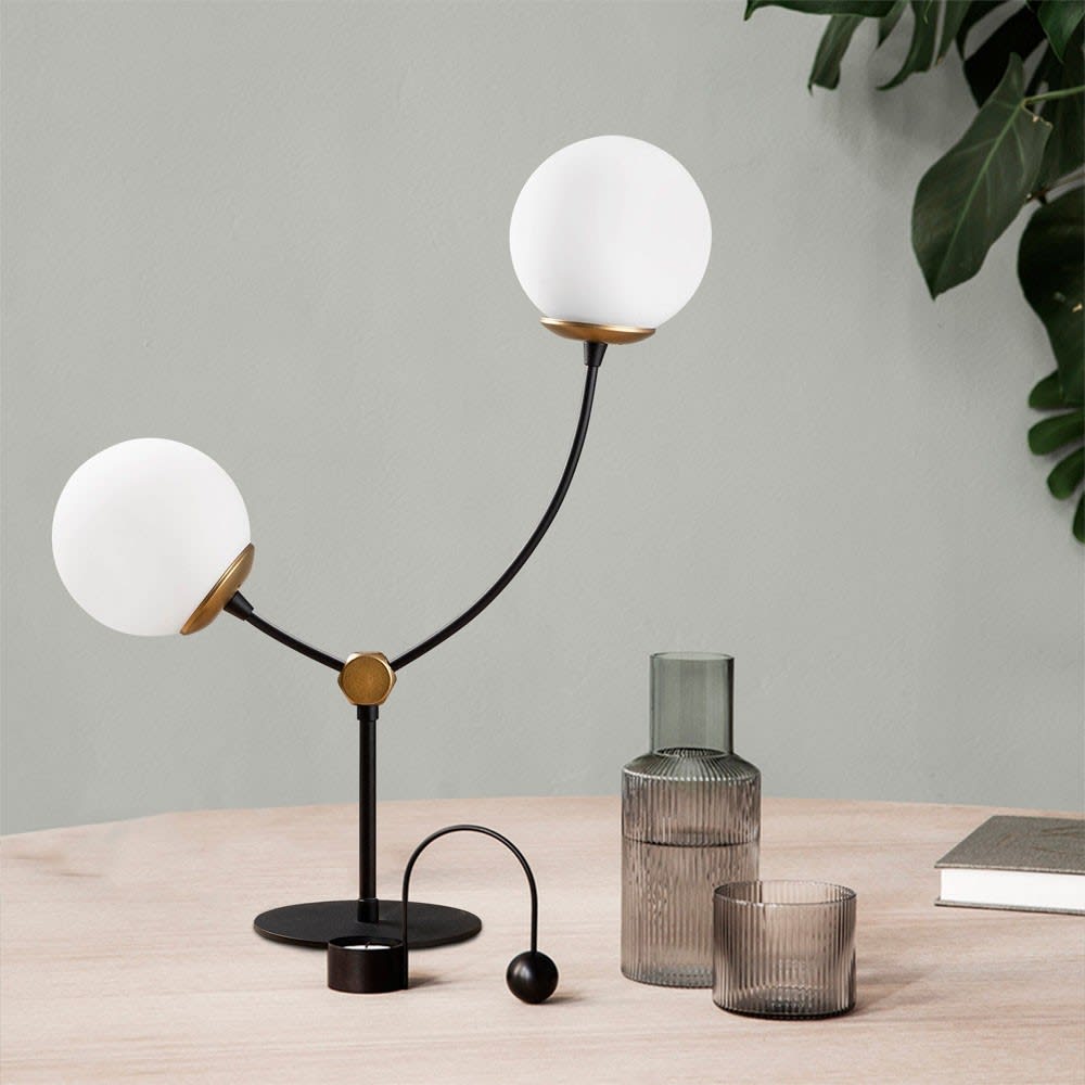 Lampe de table nordique 2 lumières noir et or avec sphères en verre