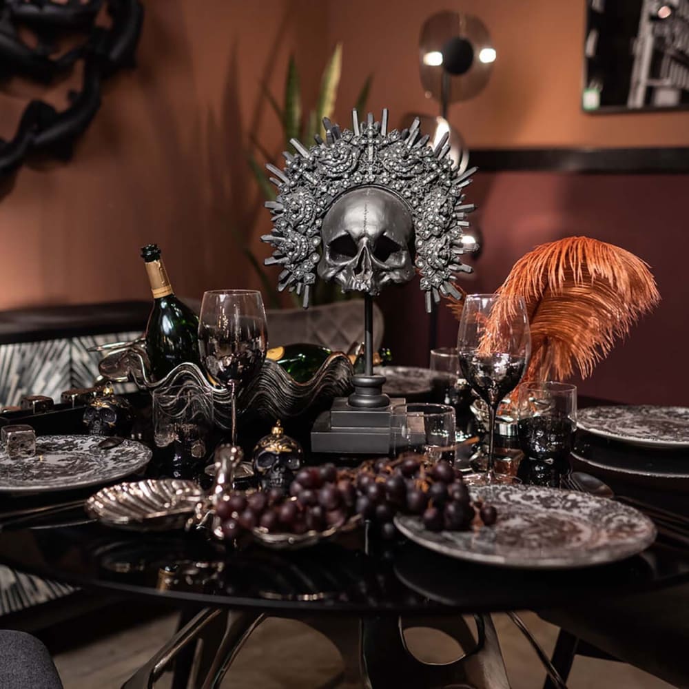 Estatuilla de poliresina negra con corona H49 - Maisons du Monde