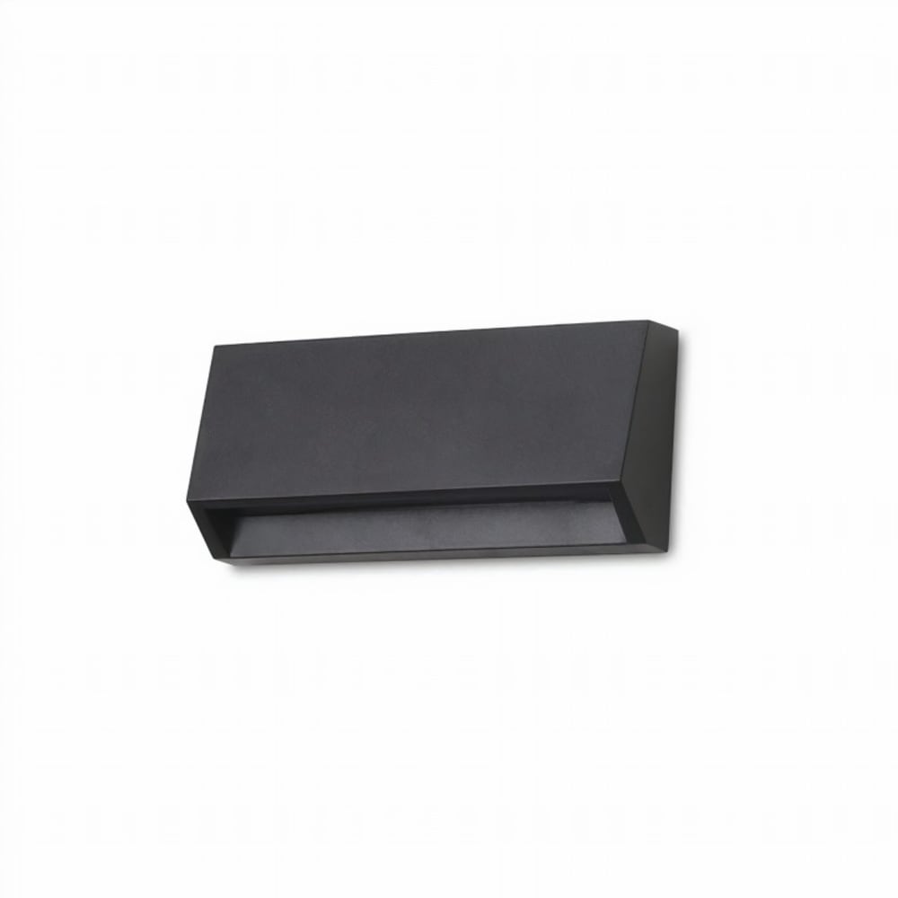 Foco para iluminar en exterior de policarbonato negro