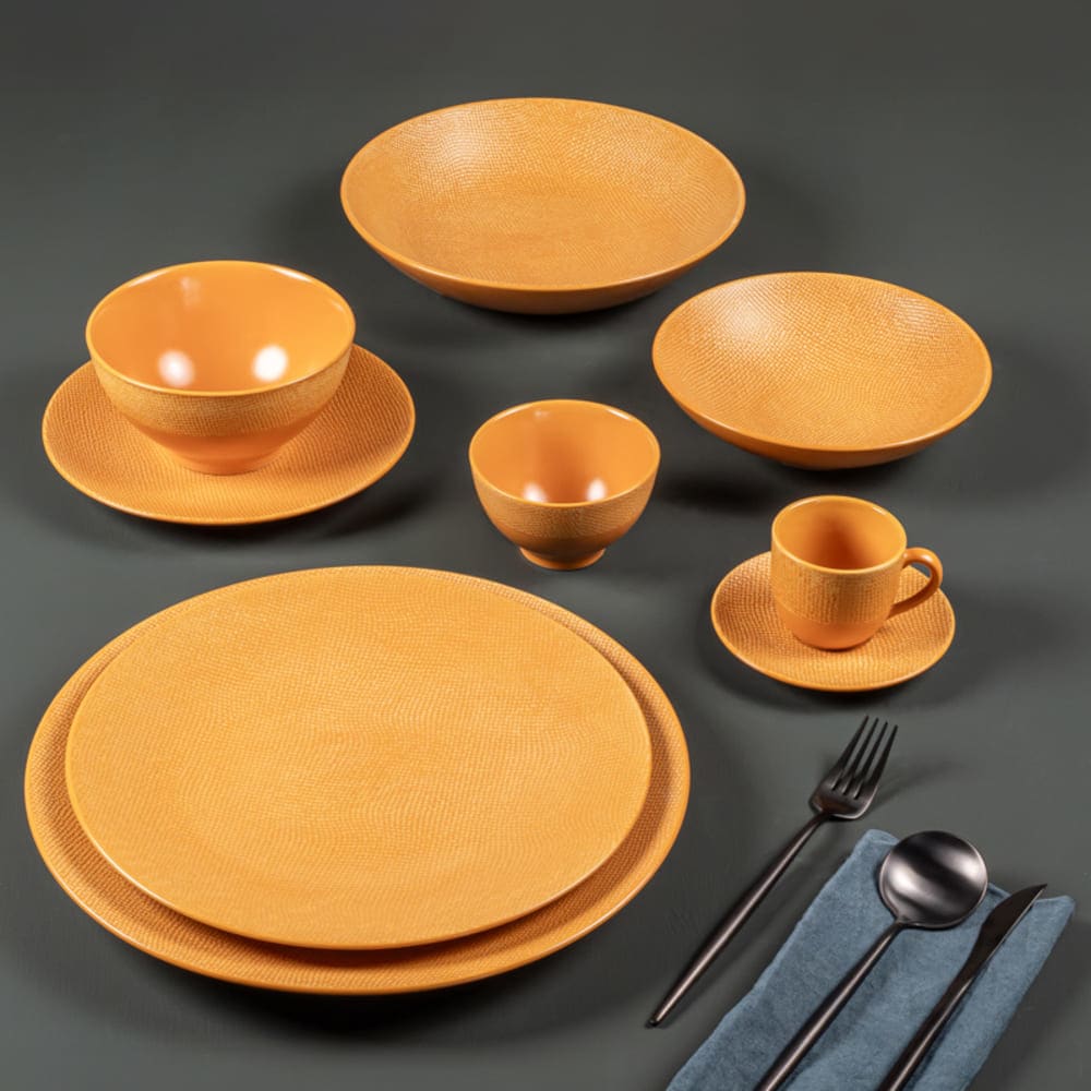 Assiette de présentation Vésuvio safran 31 cm jaune en grès - Maisons du Monde