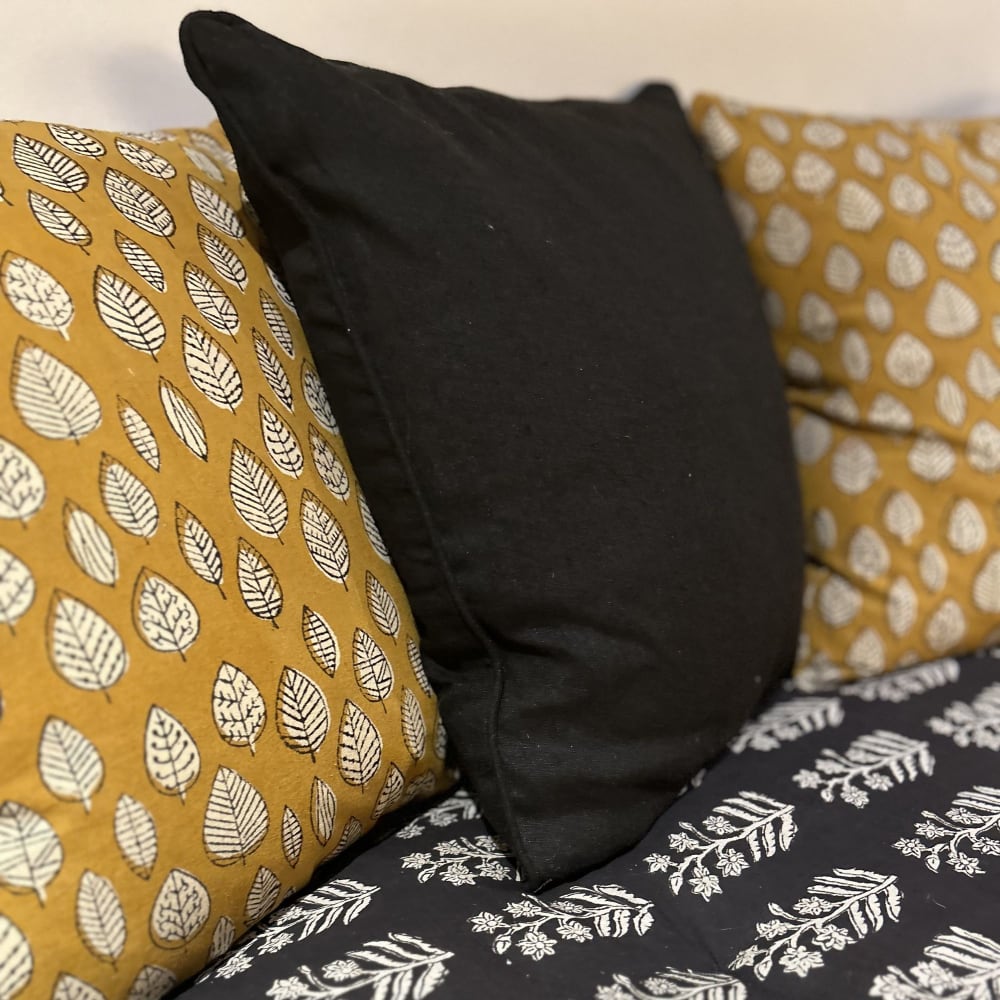 Coussin en lin noir 40cm — vue 3