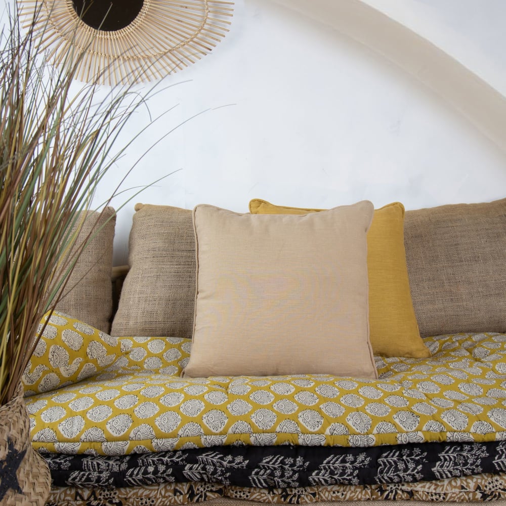 Coussin en lin camel 40cm — vue 3