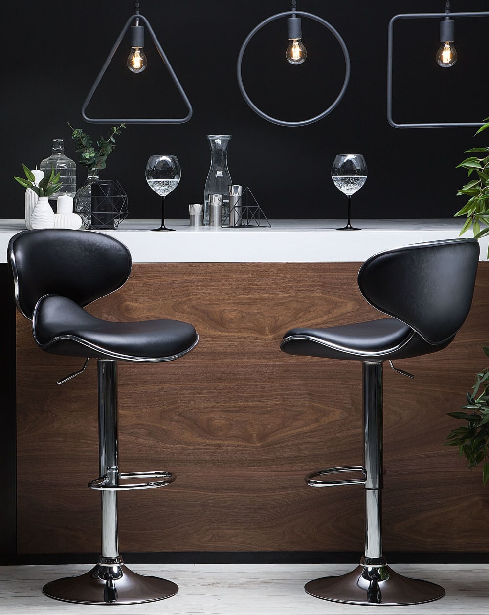 Set mit 2 Barstühlen aus Kunstleder, schwarz - Maisons Du Monde