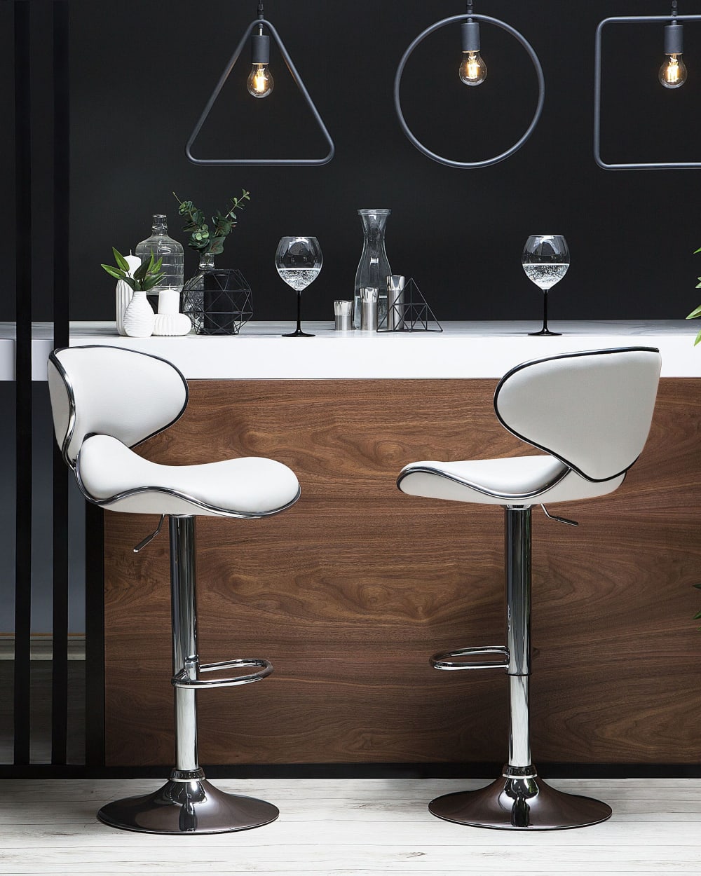 Set mit 2 Barstühlen aus Kunstleder, weiß - Maisons Du Monde