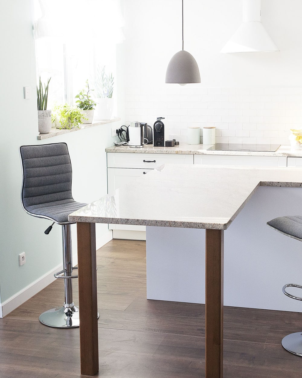 Set mit 2 Barstühlen aus Stoff, grau - Maisons Du Monde
