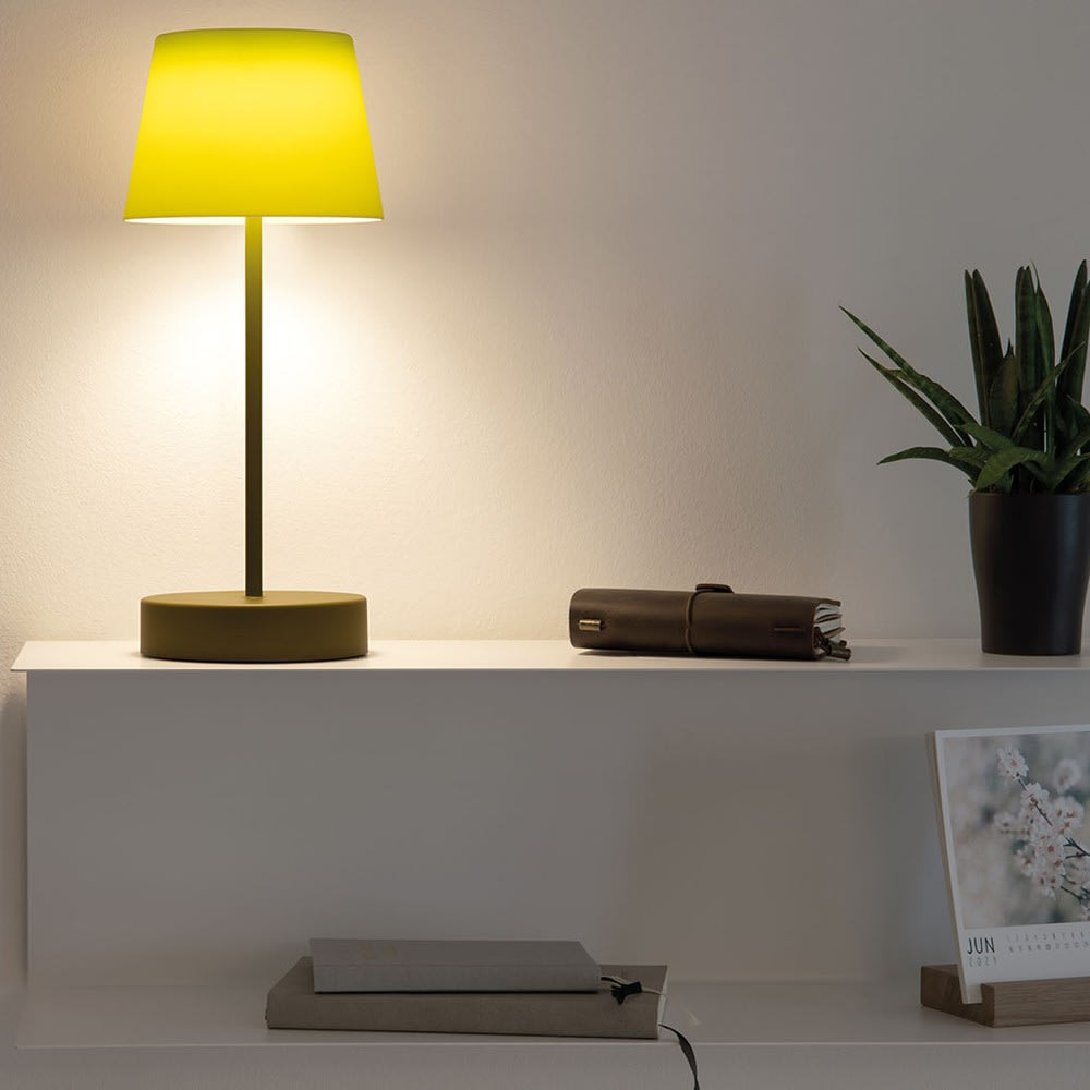 Lampe de table oscar en plastique — vue 3