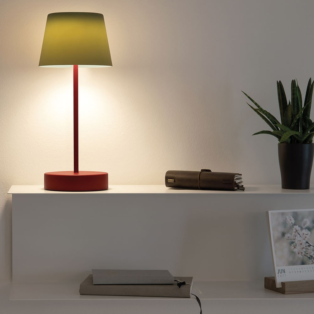 Lampe de table oscar en plastique - Maisons du Monde