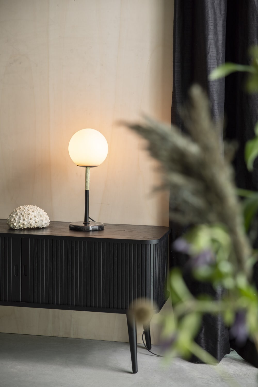Lampe à poser en verre noir — vue 4