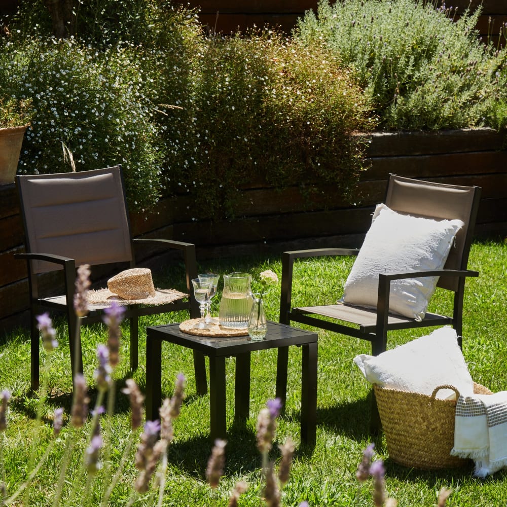 Ensemble de balcon avec 2 chaises et table basse marron