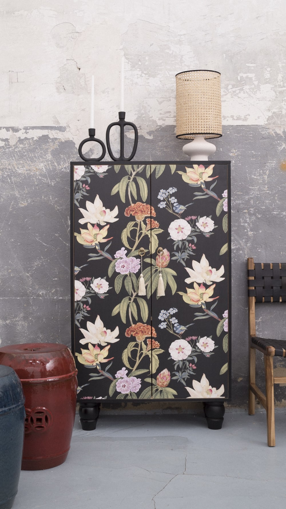 Buffet armoire en MDF imprimé floral sur fond noir