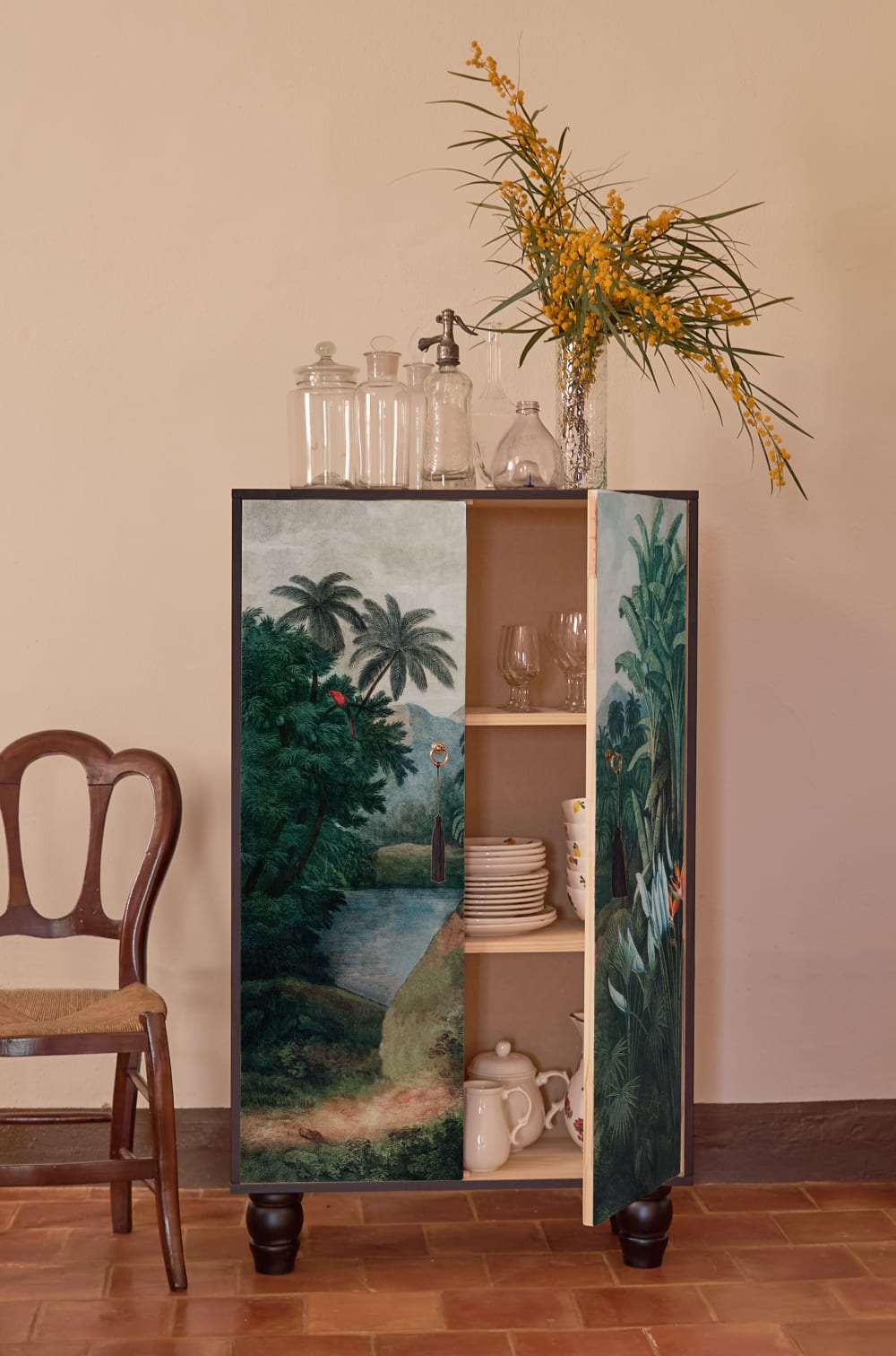 Buffet armoire en MDF imprimé tropical sur fond noir. - Maisons du Monde