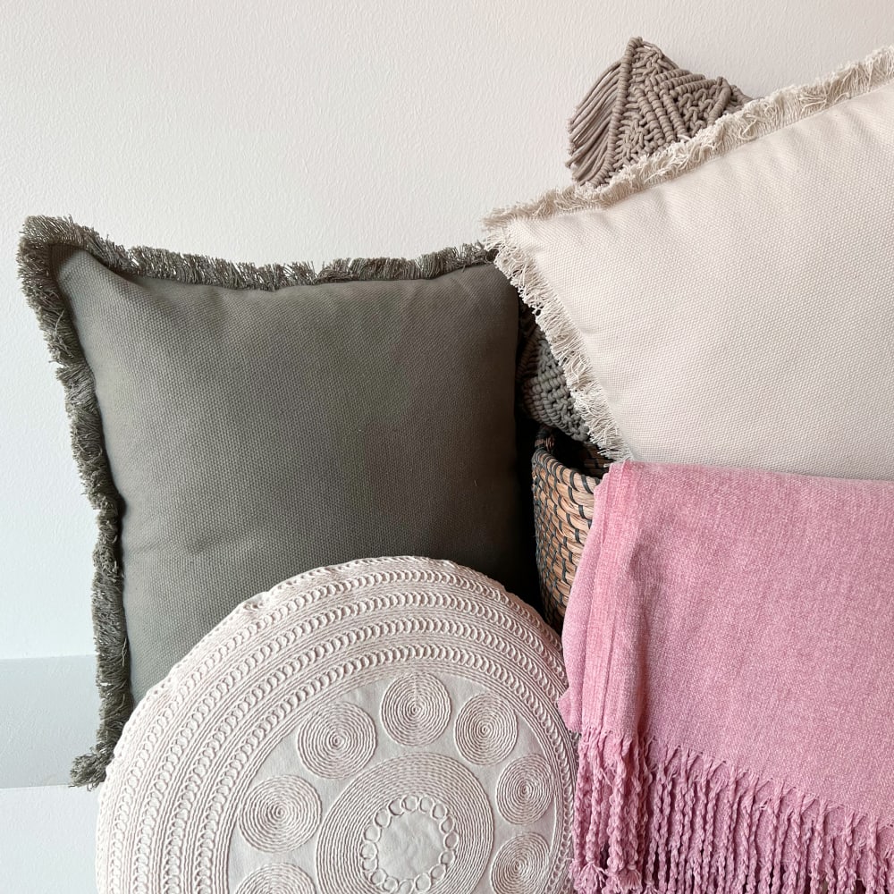Cojín de algodón con flecos color khaki 45x45 cm - Maisons du Monde