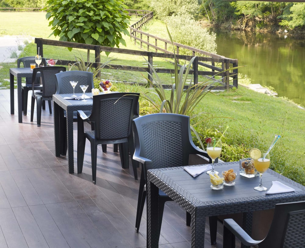 Mesa exterior plástico negro antracita 79x79x72h cm - Maisons du Monde