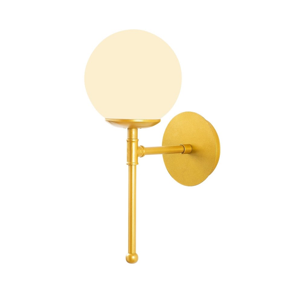 Applique murale minimaliste dorée avec 1 sphère en verre opale blanc — vue 4
