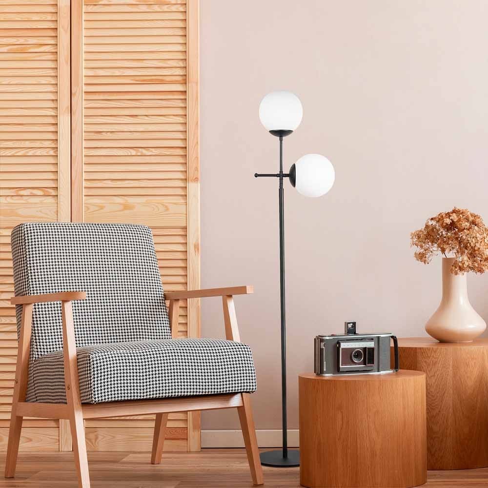 Lampadaire noir 2 lumières avec sphères en verre blanc - Maisons du Monde