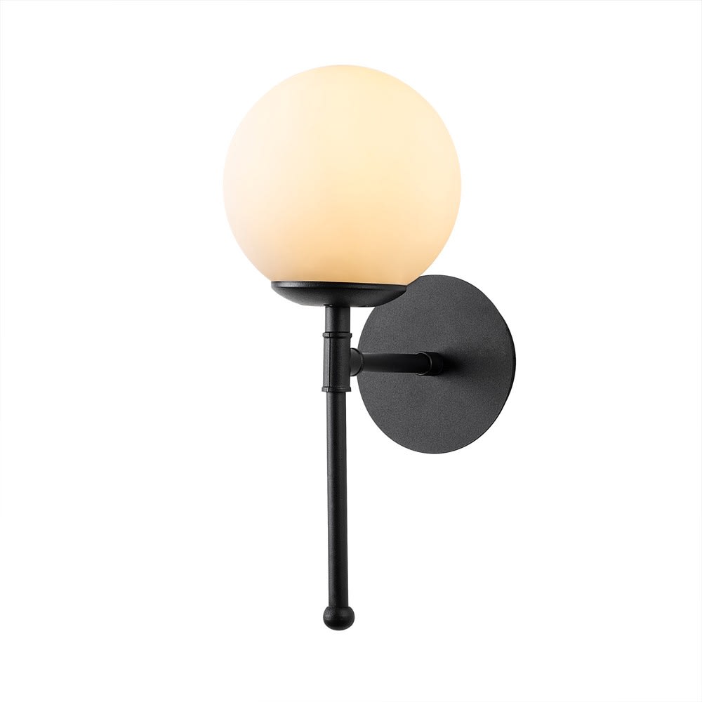 Applique murale minimaliste noire avec 1 sphère en verre opale blanc — vue 4
