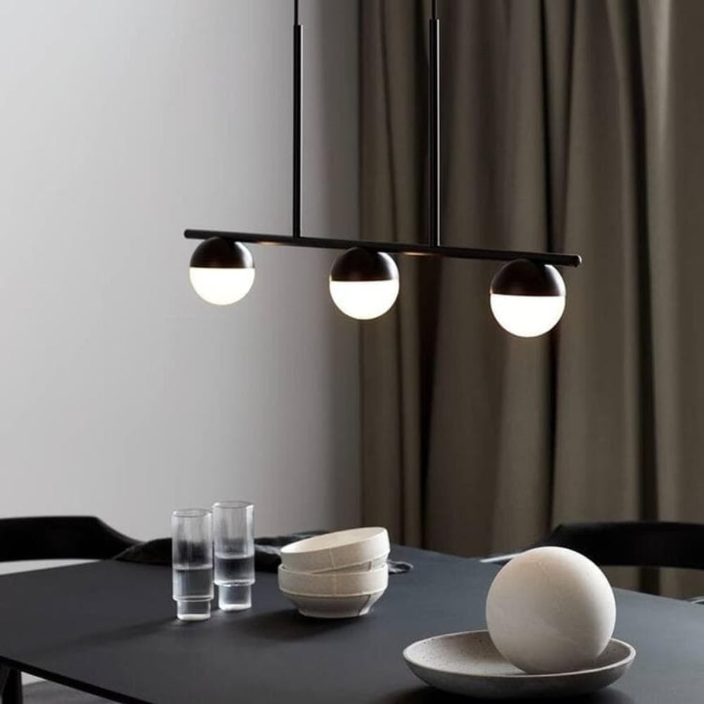 Lámpara de techo lineal negro de altura regulable y 3 esferas blancas - Maisons du Monde