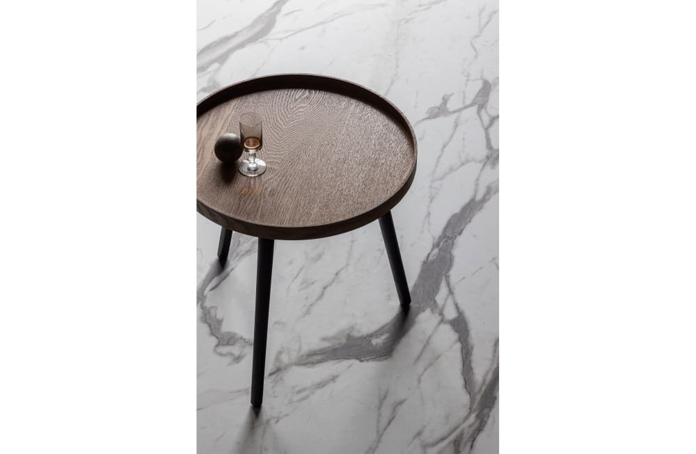 Mesita auxiliar pequeña de madera beige - Maisons du Monde