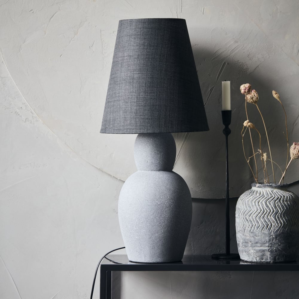 Lampe à poser en ciment gris — vue 3