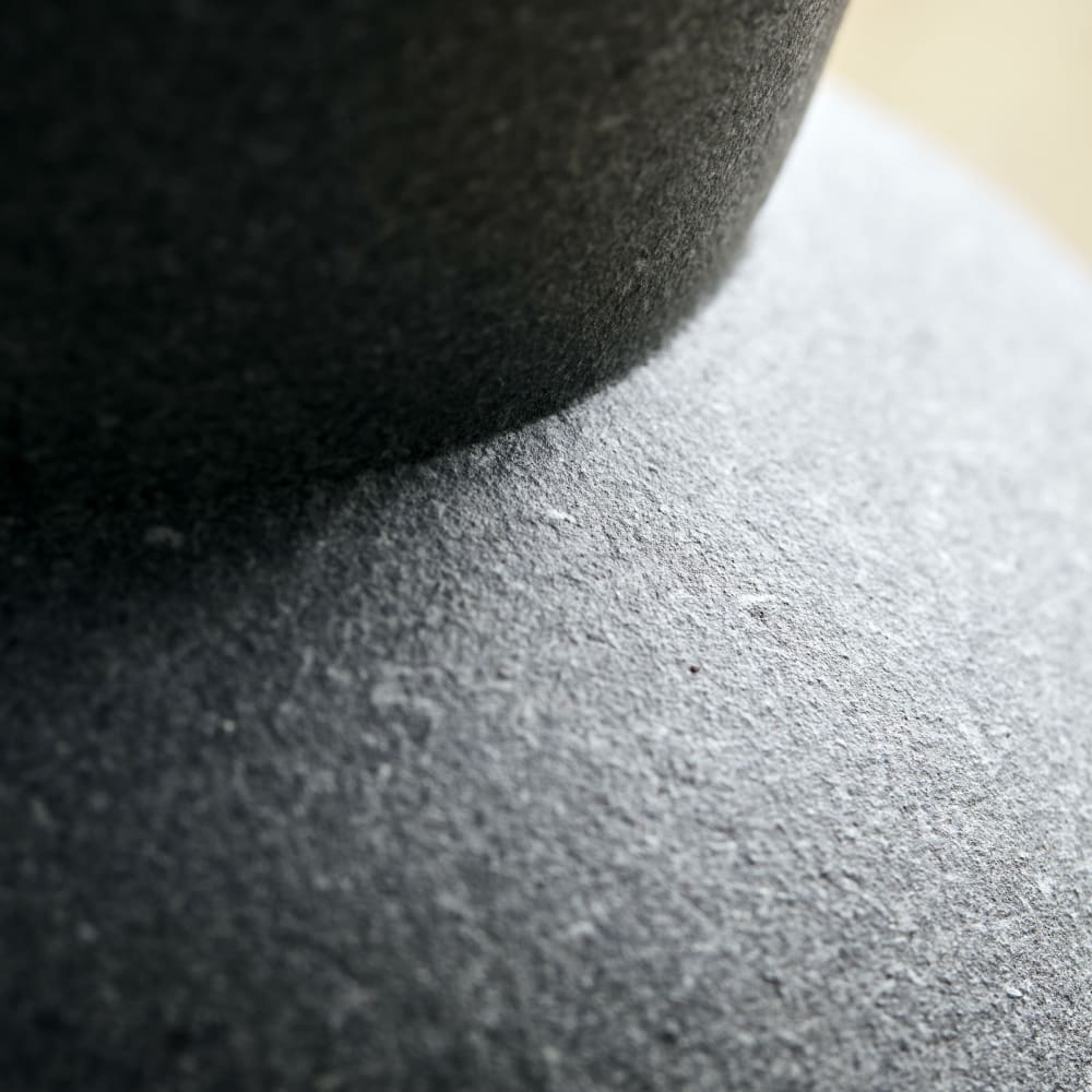 Lampe à poser en ciment gris — vue 4