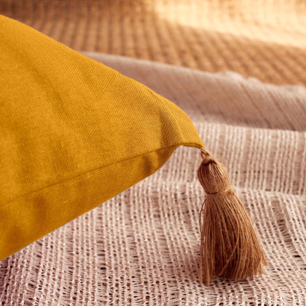 Coussin rectangulaire avec 4 pompons en jute 70 cm x 50 cm — vue 3