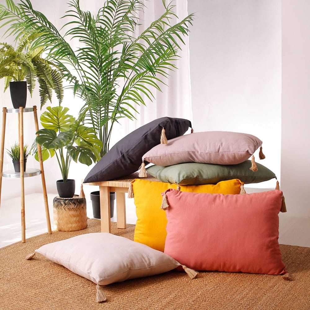 Coussin rectangulaire avec 4 pompons en jute 70 cm x 50 cm — vue 4